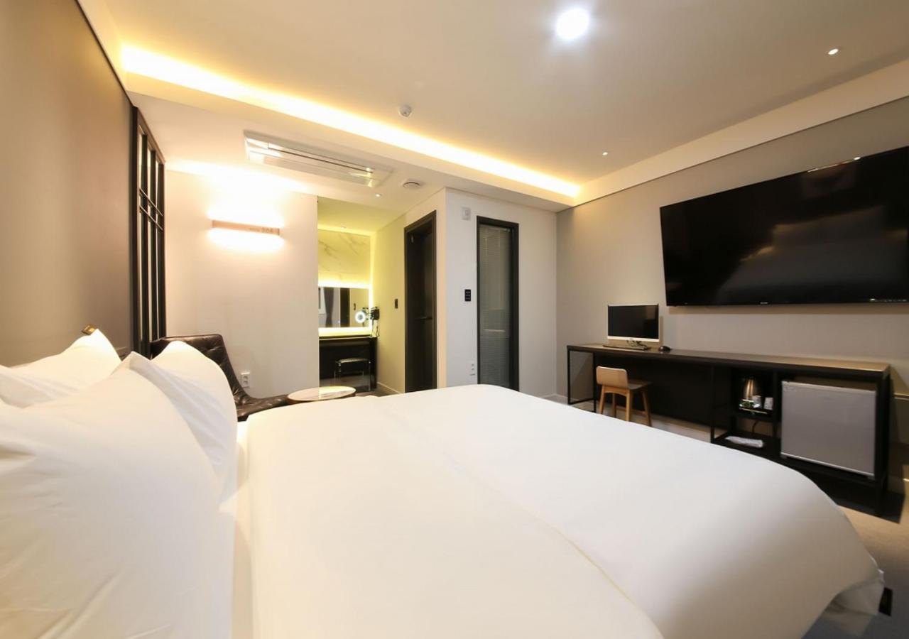 West In Hotel Йосу Экстерьер фото