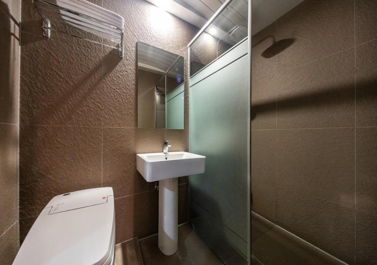 West In Hotel Йосу Экстерьер фото