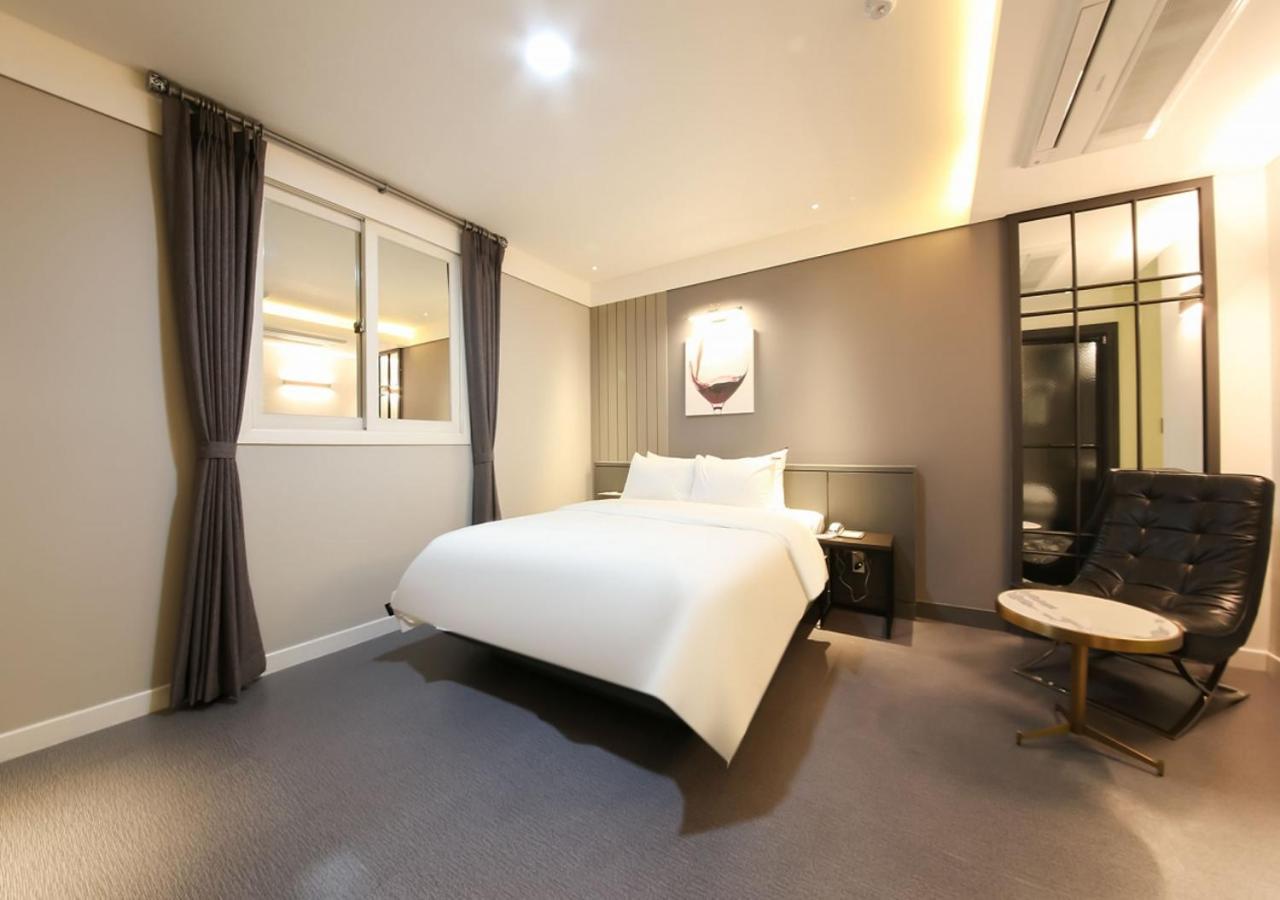West In Hotel Йосу Экстерьер фото