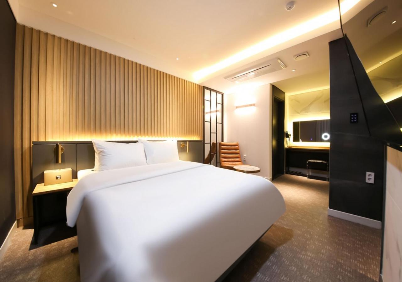 West In Hotel Йосу Экстерьер фото