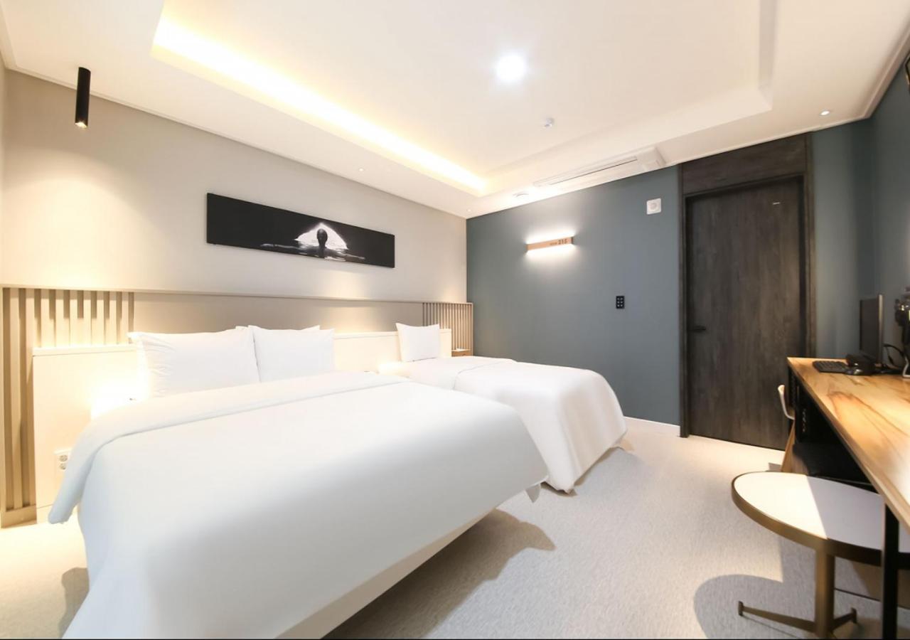 West In Hotel Йосу Экстерьер фото