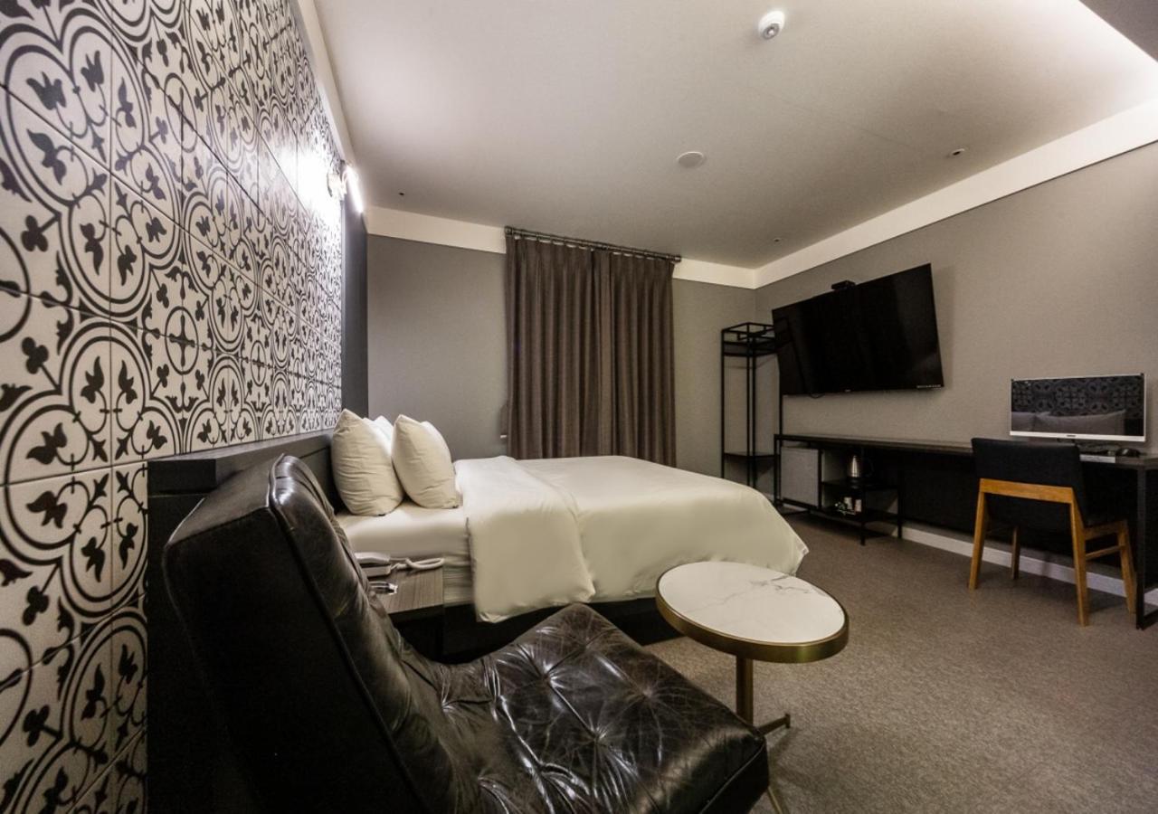 West In Hotel Йосу Экстерьер фото