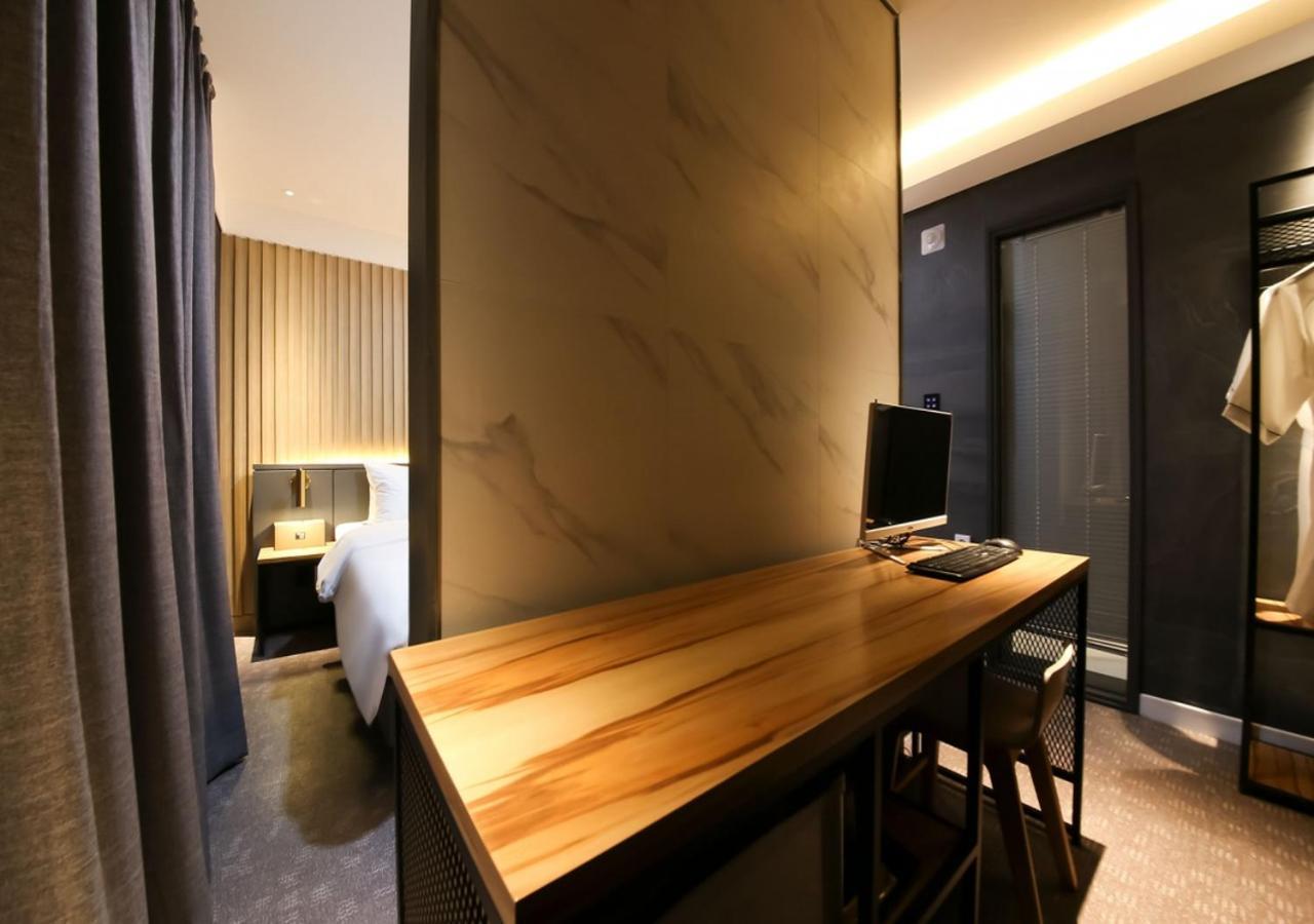 West In Hotel Йосу Экстерьер фото
