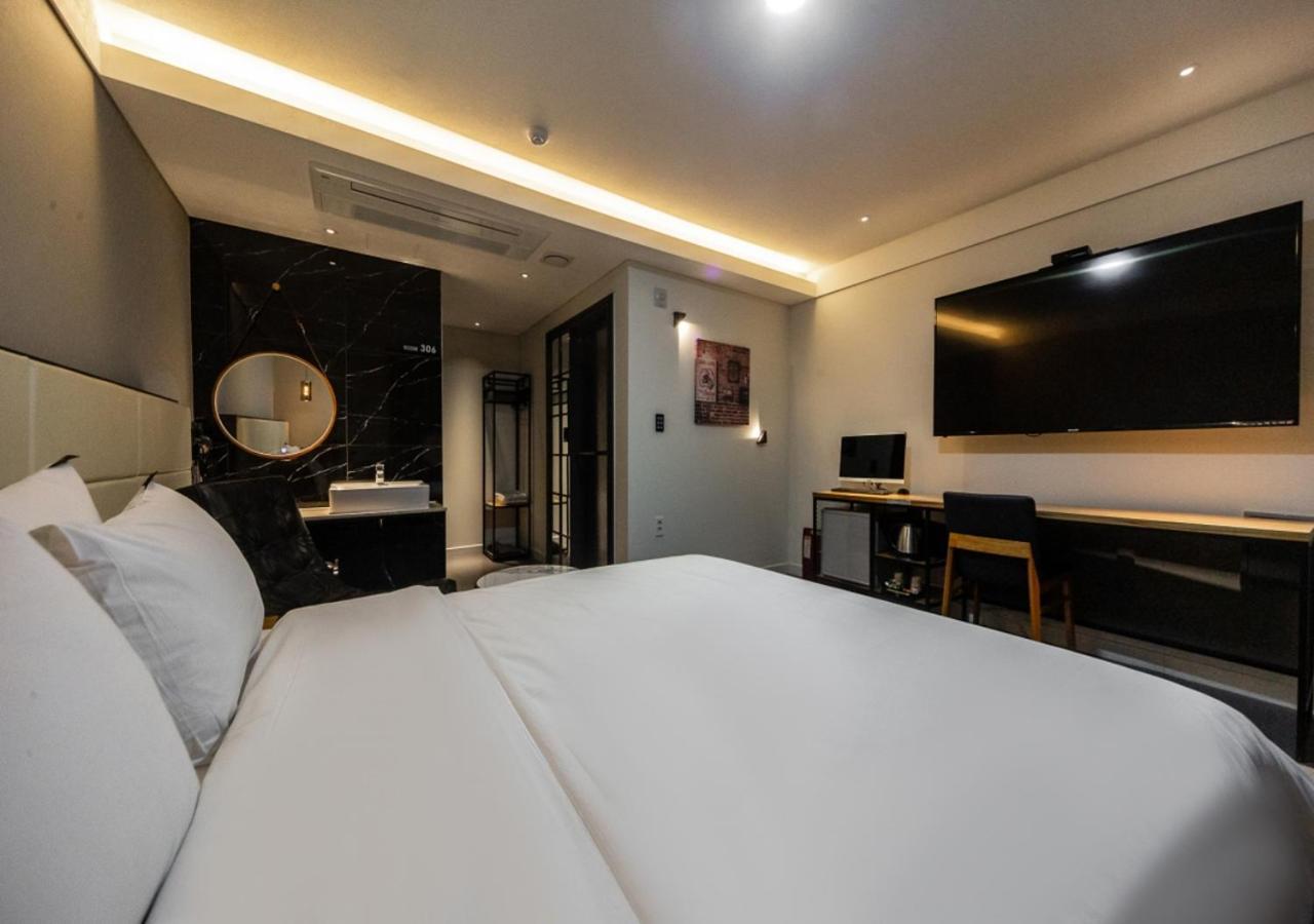 West In Hotel Йосу Экстерьер фото