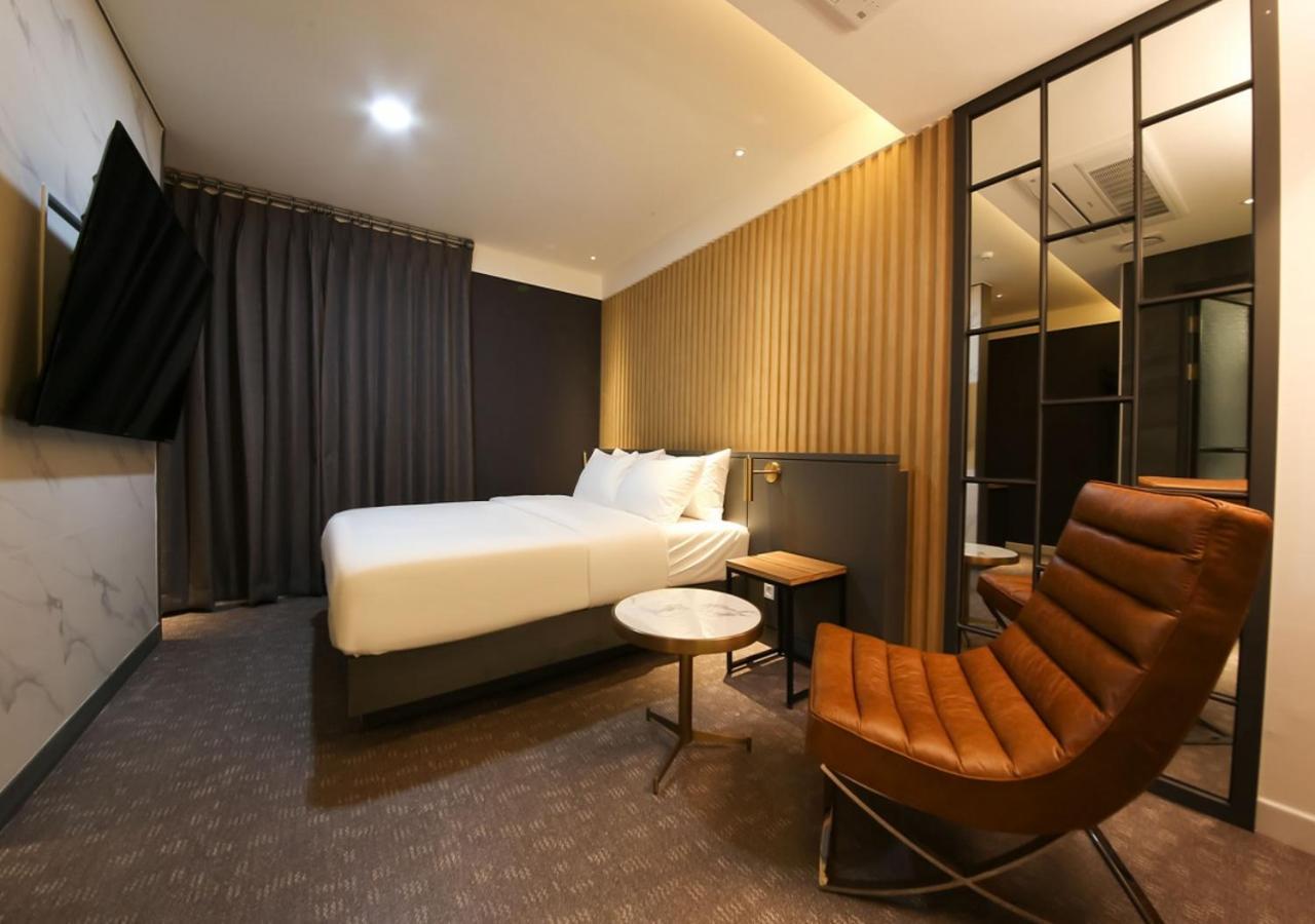 West In Hotel Йосу Экстерьер фото