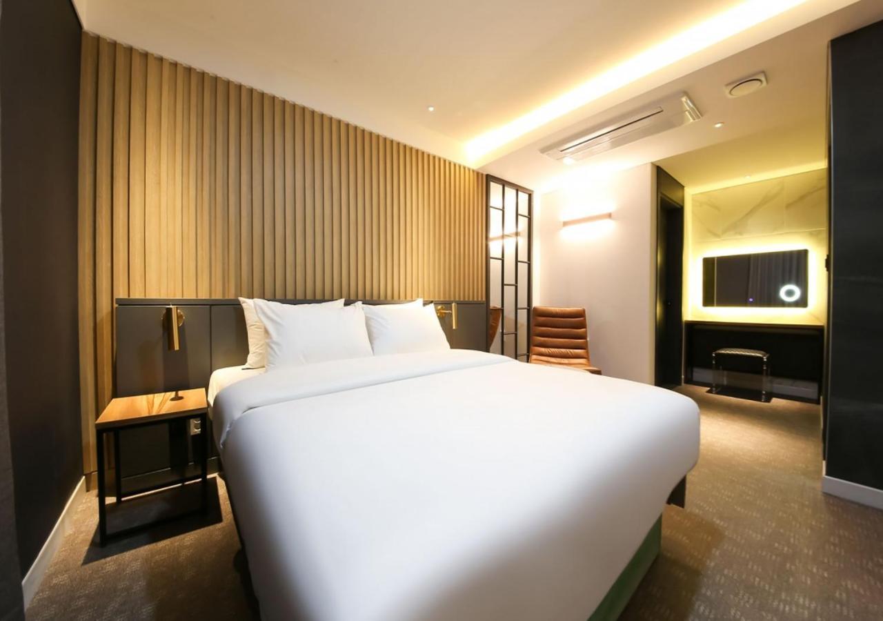 West In Hotel Йосу Экстерьер фото